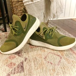 ❤️Sold Nike Womens Lunarcharge Essential 923620-300 Green Running Shoes Sneakers